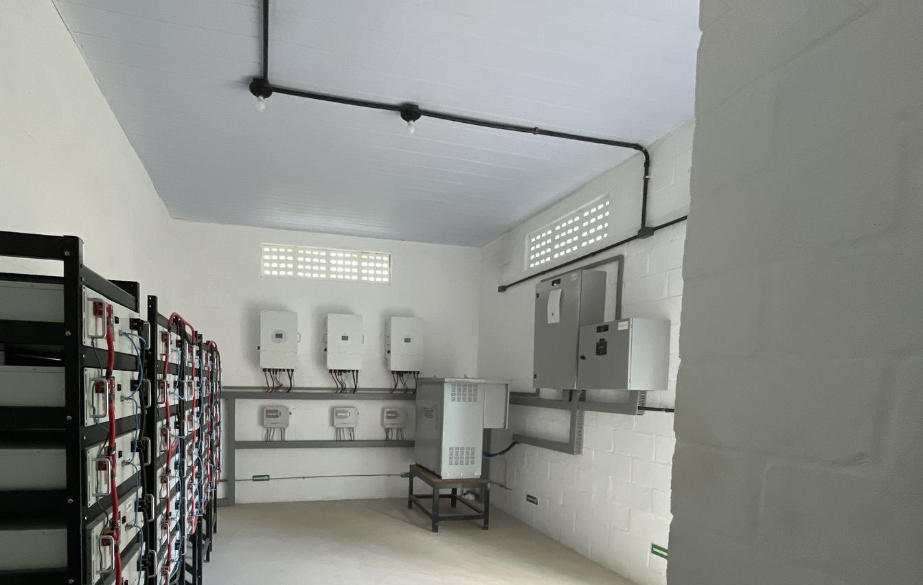 Sistema isolado com banco de baterias em Roraima