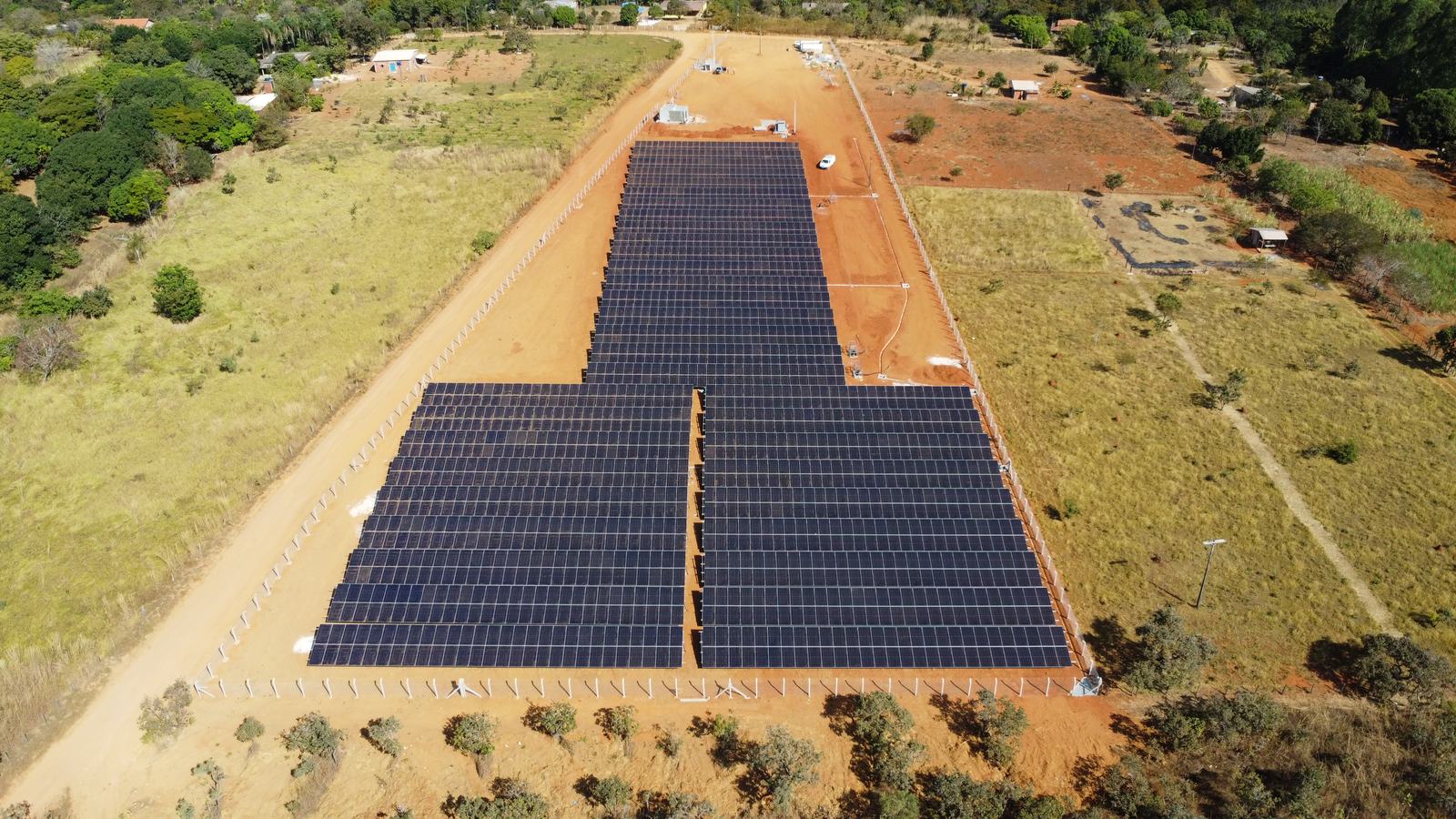 Usina solar no cerrado, vista aérea